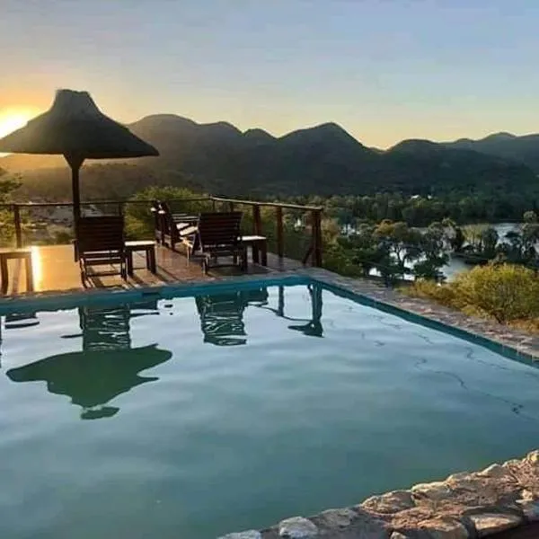 Kapika Waterfall Lodge, khách sạn ở Epupa