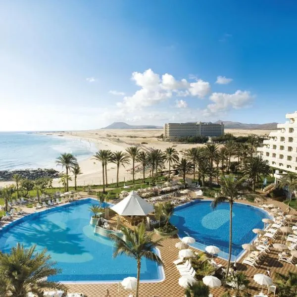 Hotel Riu Palace Tres Islas, hotel v mestu Corralejo