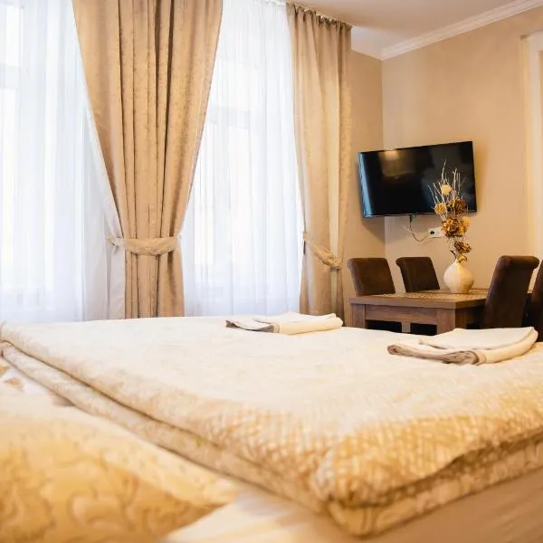 CORNER HOUSE, מלון בלוצנץ'