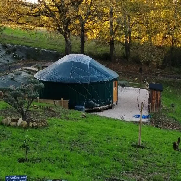 yourtes coccinelles, Hotel in Conchez-de-Béarn