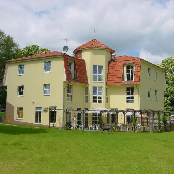 Landhotel Am Peetscher See, hotel in Mirow