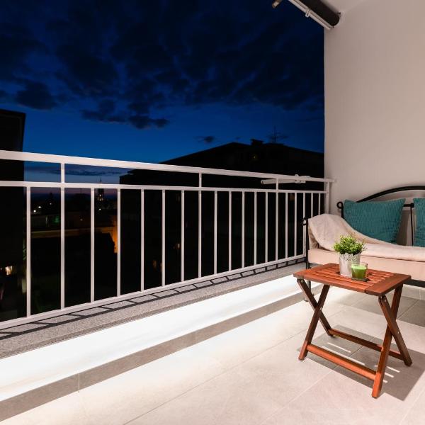 Kailani Luxury Central 3 Bedroom, 3 Bathroom Apartment With a Sunny Balcony