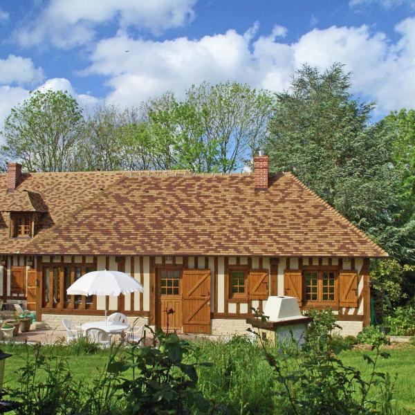 Traditional house with garden in Dampsmesnil