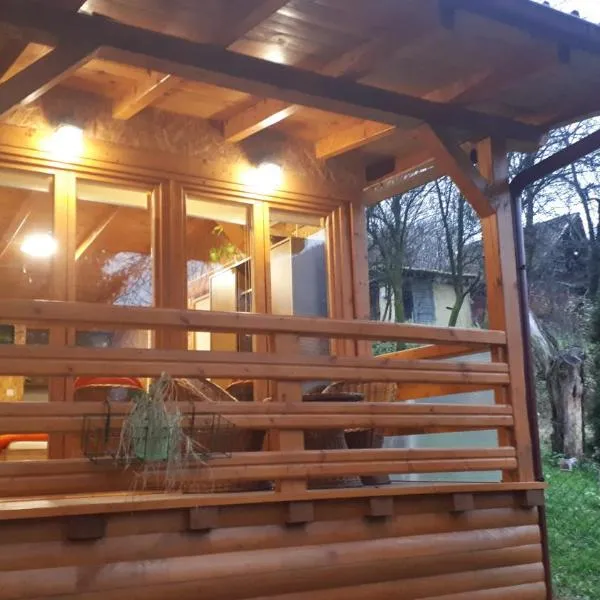 Obiteljski Apartman Borovi, hotel en Visoko