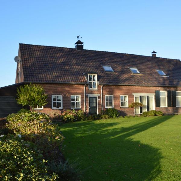 Linked farm in Elsendorp with a recreation barn