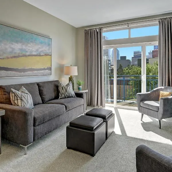 City Water View Oasis with Pool & Gym near Cruise in Heart of Seattle，位于西雅图的酒店