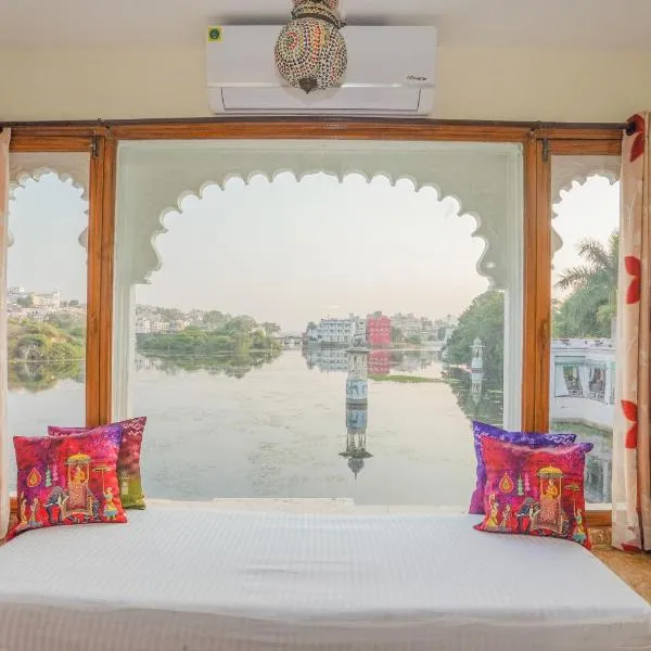 Natural Lake View Hotel, hotel in Udaipur
