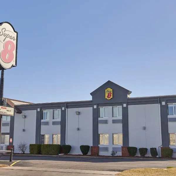 Super 8 by Wyndham Wichita Airport West Kellogg, hôtel à Wichita