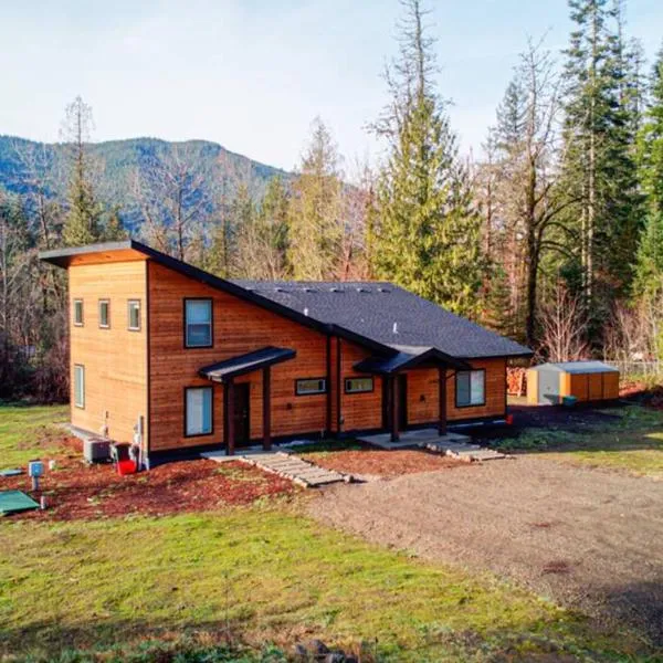Newly built Modern Chalet Duplex - 2, Hotel in Mount Hood Village
