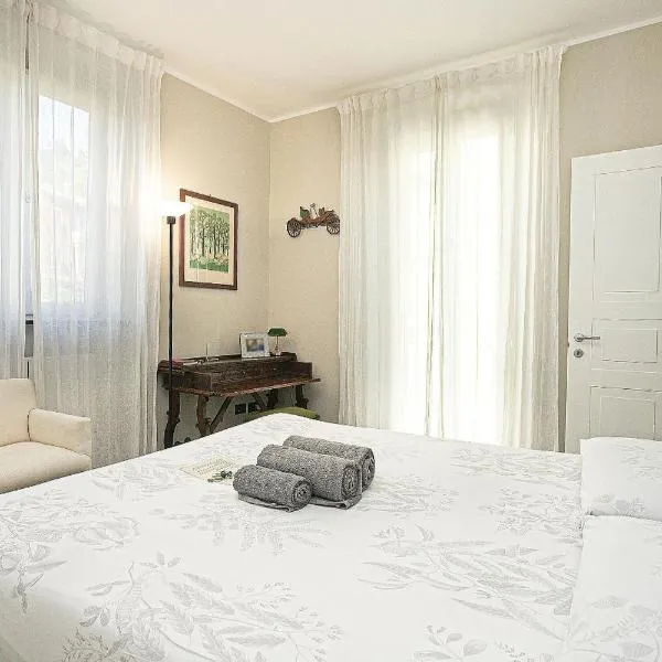 Camera sopra il parco a 2 passi dal mare, hotel a Genova