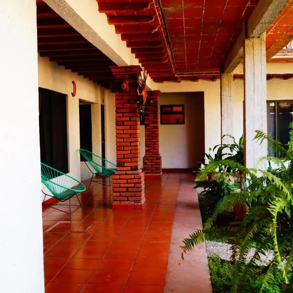 Hospedaje La Hoja, hotel in Tepoztlán