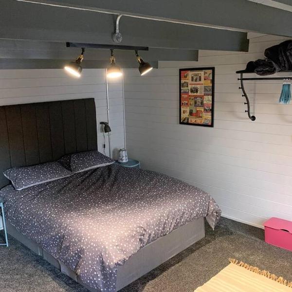 Cosy, Self-Contained Garden Room in City Centre!