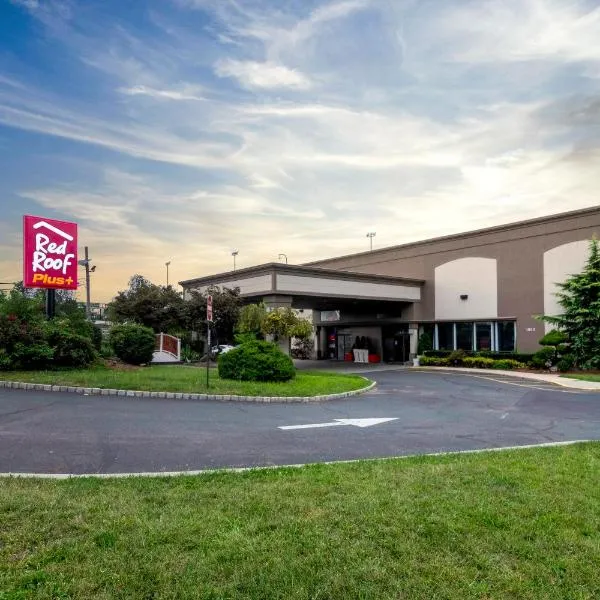 Red Roof PLUS Newark Liberty Airport - Carteret, hotel v destinaci Carteret