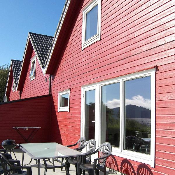 Four-Bedroom Holiday home in Sørbøvåg 1