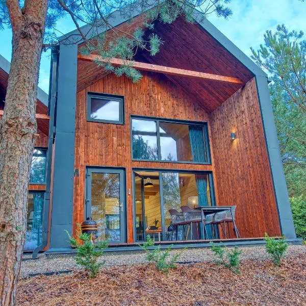 Tleń Lodge - domy całoroczne z jacuzzi w cenie!, hotel v destinaci Tleń