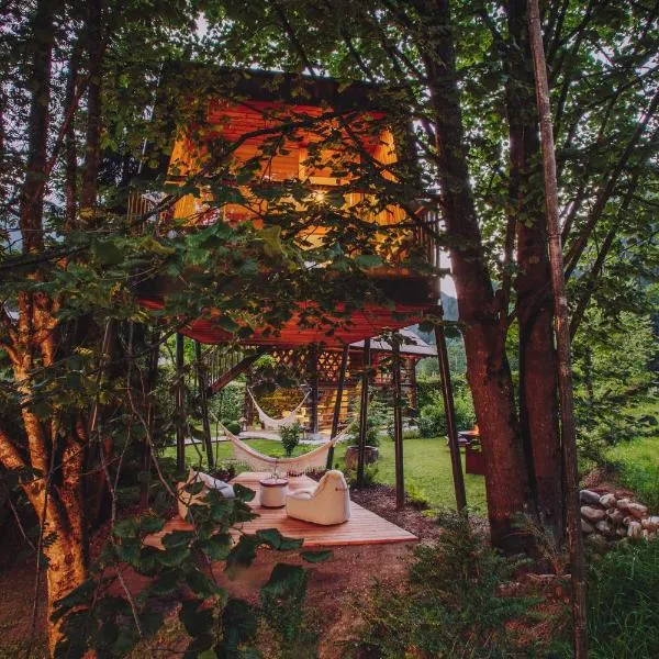 House Raduha, hotel a Luče