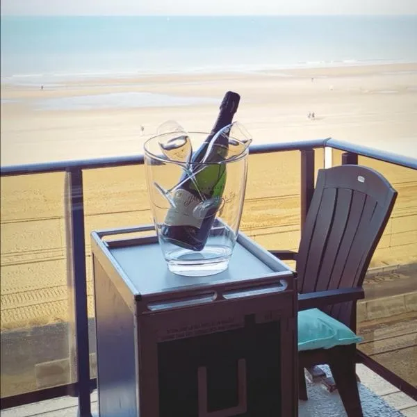 Modern studio direct Seaview & free parking, hotel in Ostend