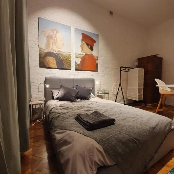 Takie studio, że żal nie wynająć, hotel in Łódź