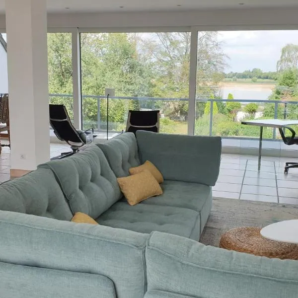 Somnar Panoramaloft mit Hästens Betten - Rheinblick 150qm, ξενοδοχείο σε Neuss