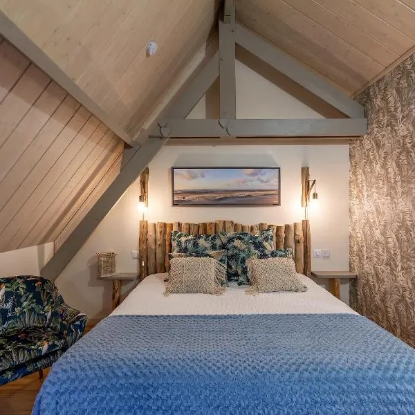 OURS EN BAY - Studio Cocon pour amoureux avec parking gratuit tout à pieds - près de la Chapelle des marins et de la Baie, hotel in Saint-Valery-sur-Somme