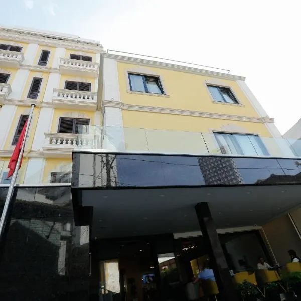 Oxford hotel, hotel en Tirana