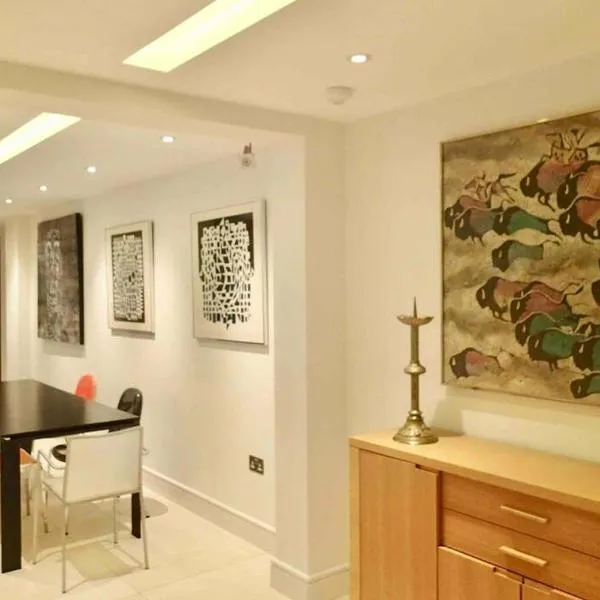 Stylish large cool 3 bed 3 bath Marylebone +AC, hotel i London
