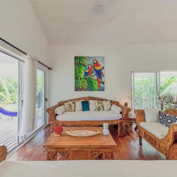 Pineapple house Manzanillo, hotel in Manzanillo