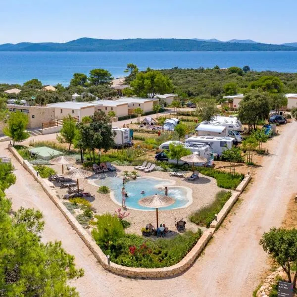 Mobile Homes at Camping Ugljan Resort，位于乌格连的酒店