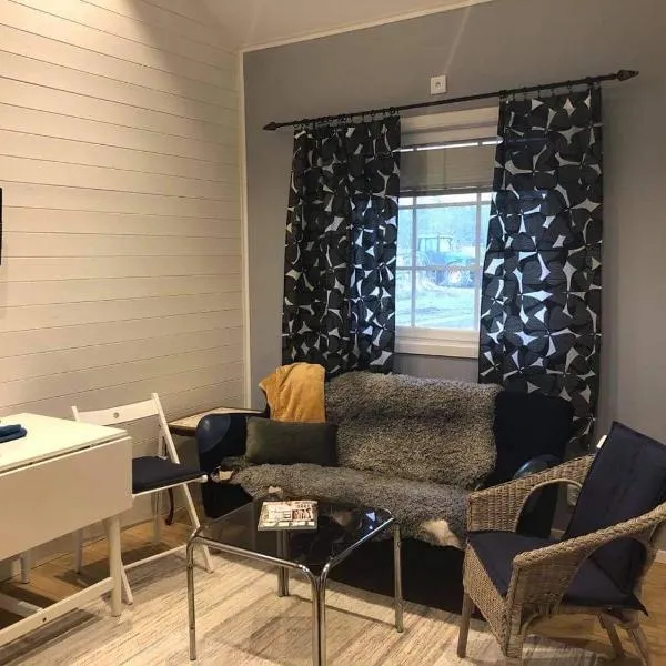 Strandnära Stuga Vänersnäs, hotel in Vargön