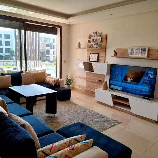 Vus sur mer et piscine, hotel in Sale