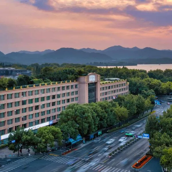 Sofitel Hangzhou Westlake - Few steps to West Lake, with panoramic lake view terrace、杭州市のホテル