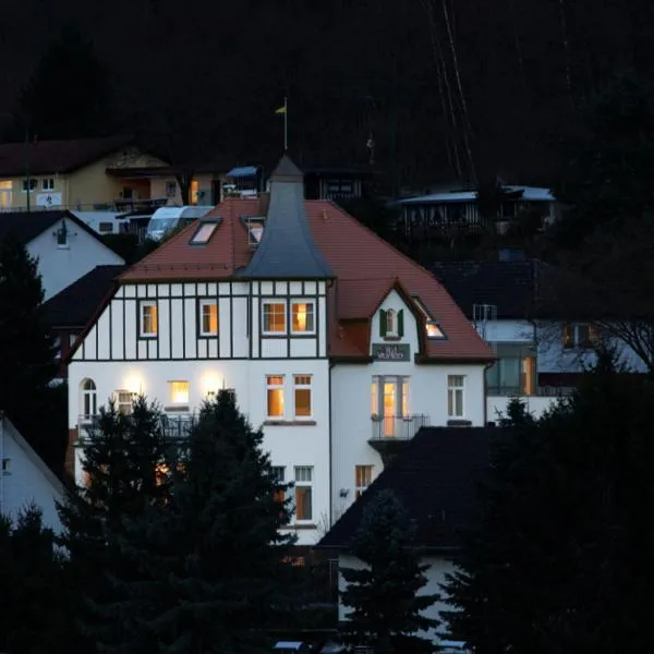 Villa Waldfrieden - Design trifft Budget, hotel v destinaci Annweiler am Trifels