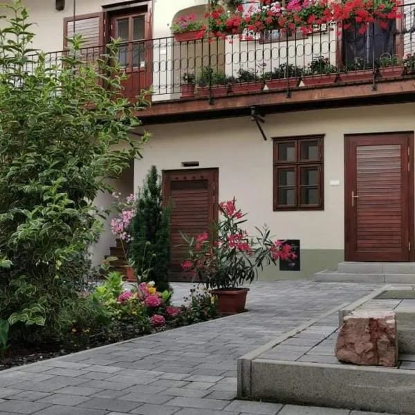 5Churches Apartment, ξενοδοχείο στο Γκιόρ