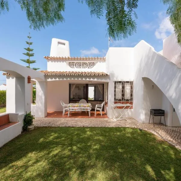 Oura Family House, hotel em Albufeira