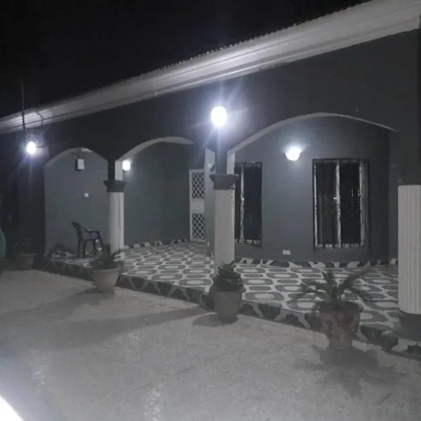 Remarkable 4-Bed with air conditioning in Brikama, hotell sihtkohas Brikama