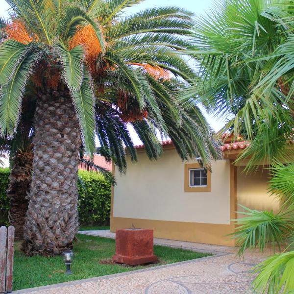 3 bedrooms house at Porto Santo 500 m away from the beach with enclosed garden and wifi