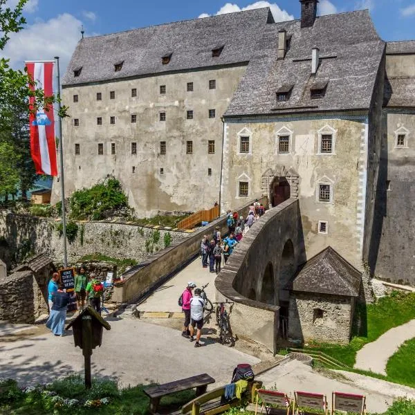 Burg Altpernstein، فندق في Untermicheldorf