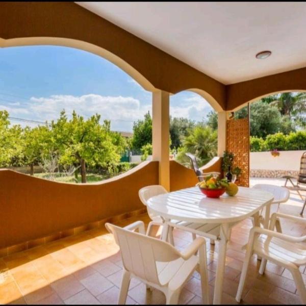 Charming Apartment in Avola with Sea View