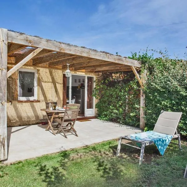 Amarylis à Calvi location 2 pers avec clim jardin piscine et barbecue, hotel en Calvi