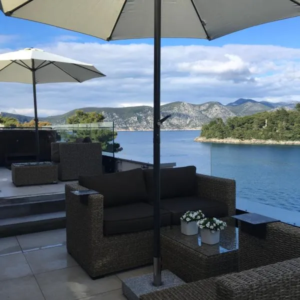 High View-A Seaside Villa With Huge Jacuzzi, hotel din Račišće