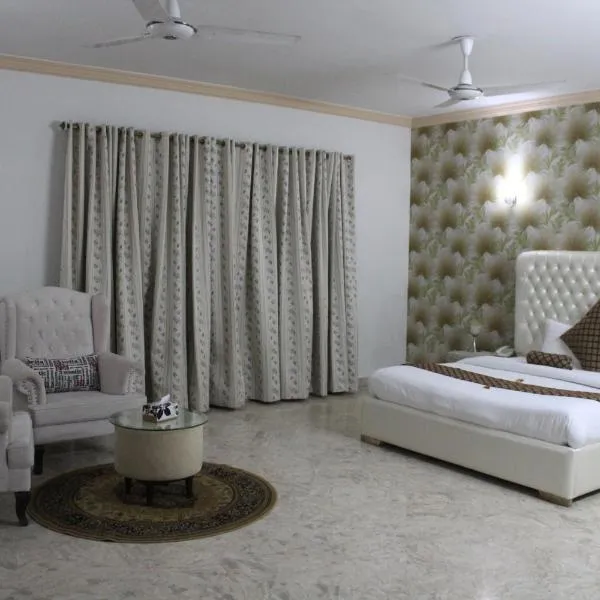Royal Luxus Guest House, hotel in Islamabad