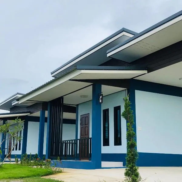 บ้านนอกเมืองรีสอร์ต BaanNokMueang, hotel en Ban Don Si Chum