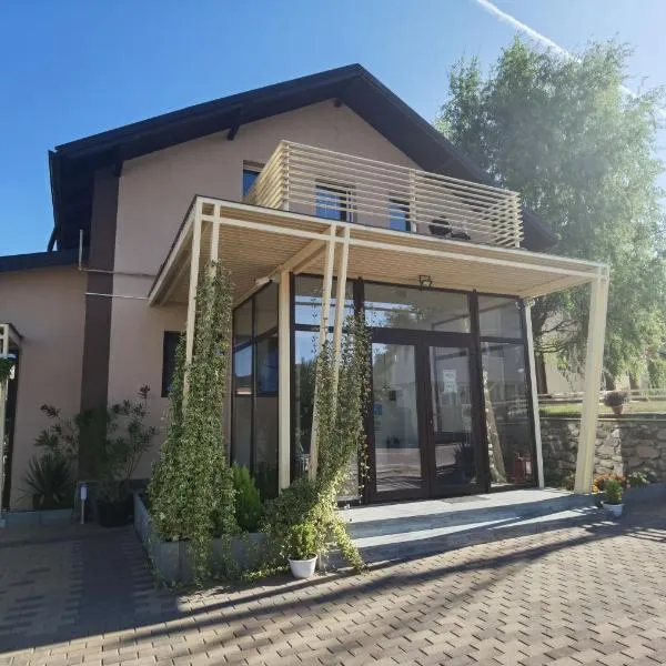 Pensiunea Prestige House, hotel in Curtea de Argeş