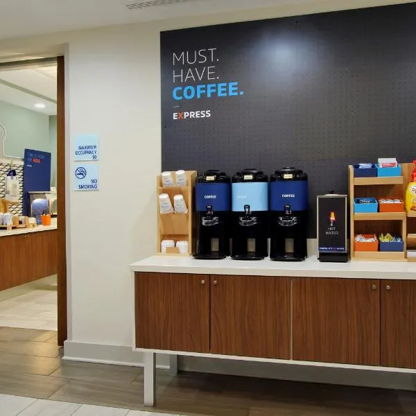 Holiday Inn Express Hotel & Suites Petoskey by IHG、ペトスキーのホテル