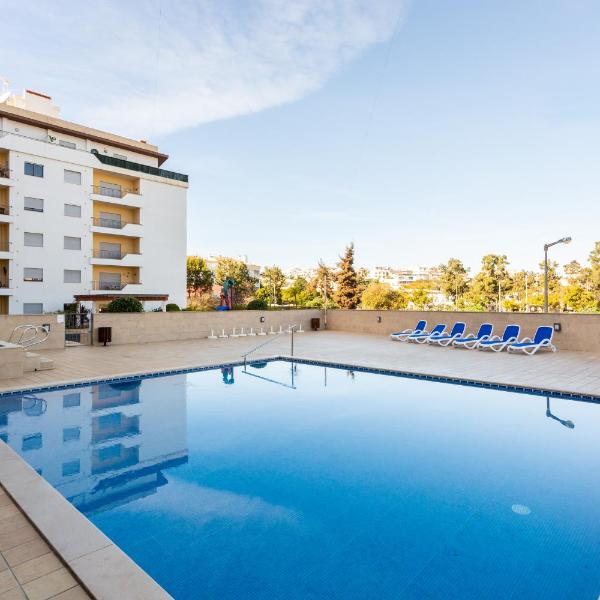 James's Quinta das Palmeiras, spacious 2 bedroom apartment in luxury complex, walking distance to town and beach