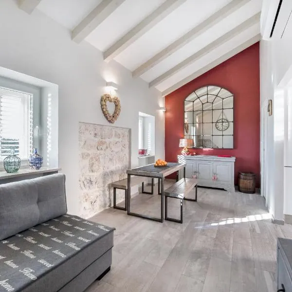 Jully apartment with swimming pool, hôtel à Babino Polje