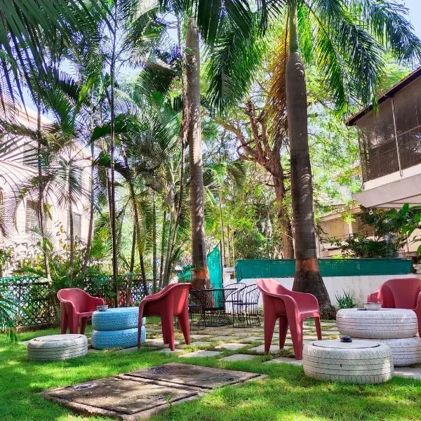 Hostel Lifespace- Tailor made for working professionals- Luxurious Twin Bungalow with CoWork- only 3 and 4 share Rooms, hotel in Pune