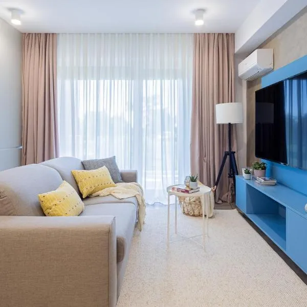 Il Lago - Azur - Cozy Luxurious Smart Home by the Lake, hotel em Voluntari