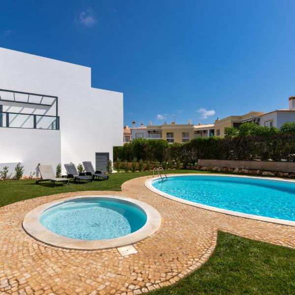 Luxury Townhouse with Pool in Alvor