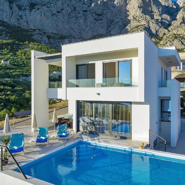 Villa Maslina with heated Pool